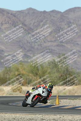 media/Oct-30-2025-Racers Edge (Thu) [[dabbdaf680]]/3-B Group/Session 5 (Turn 6)/